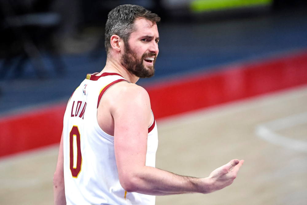  沙尔克04终结连败颓势,主场终迎久违胜利  